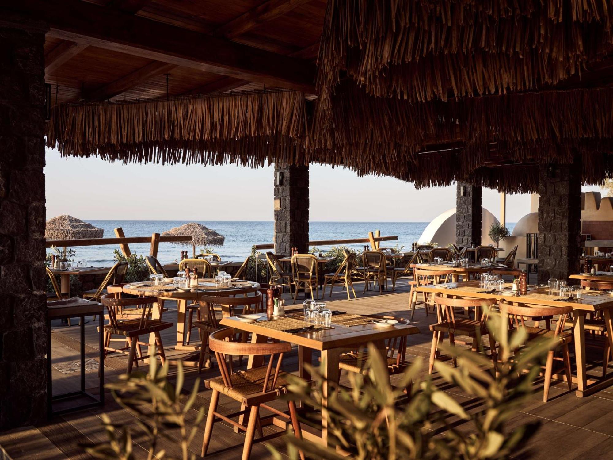 Sea Breeze Santorini Beach Resort, Curio By Hilton Agios Georgios  Esterno foto