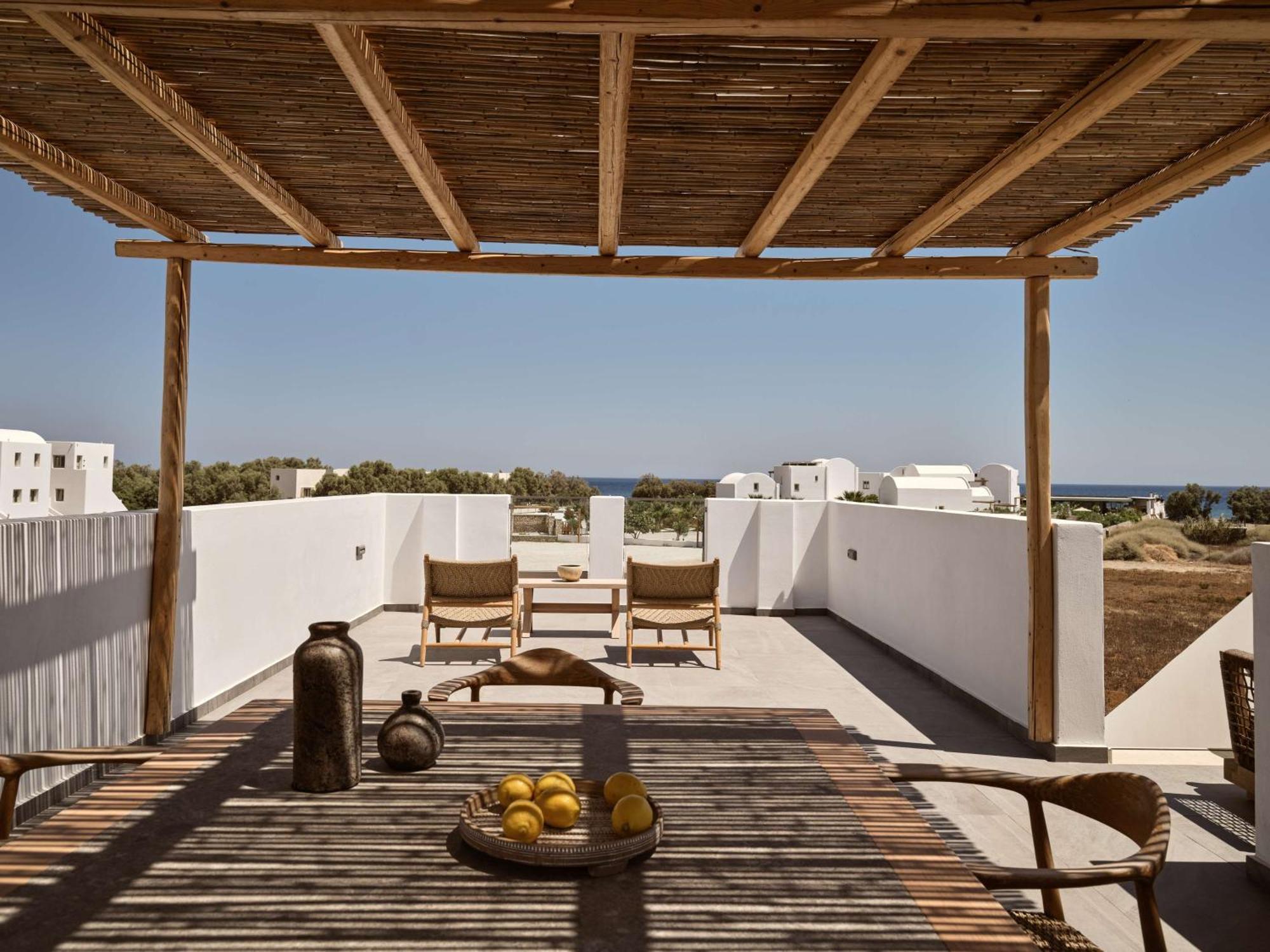 Sea Breeze Santorini Beach Resort, Curio By Hilton Agios Georgios  Esterno foto