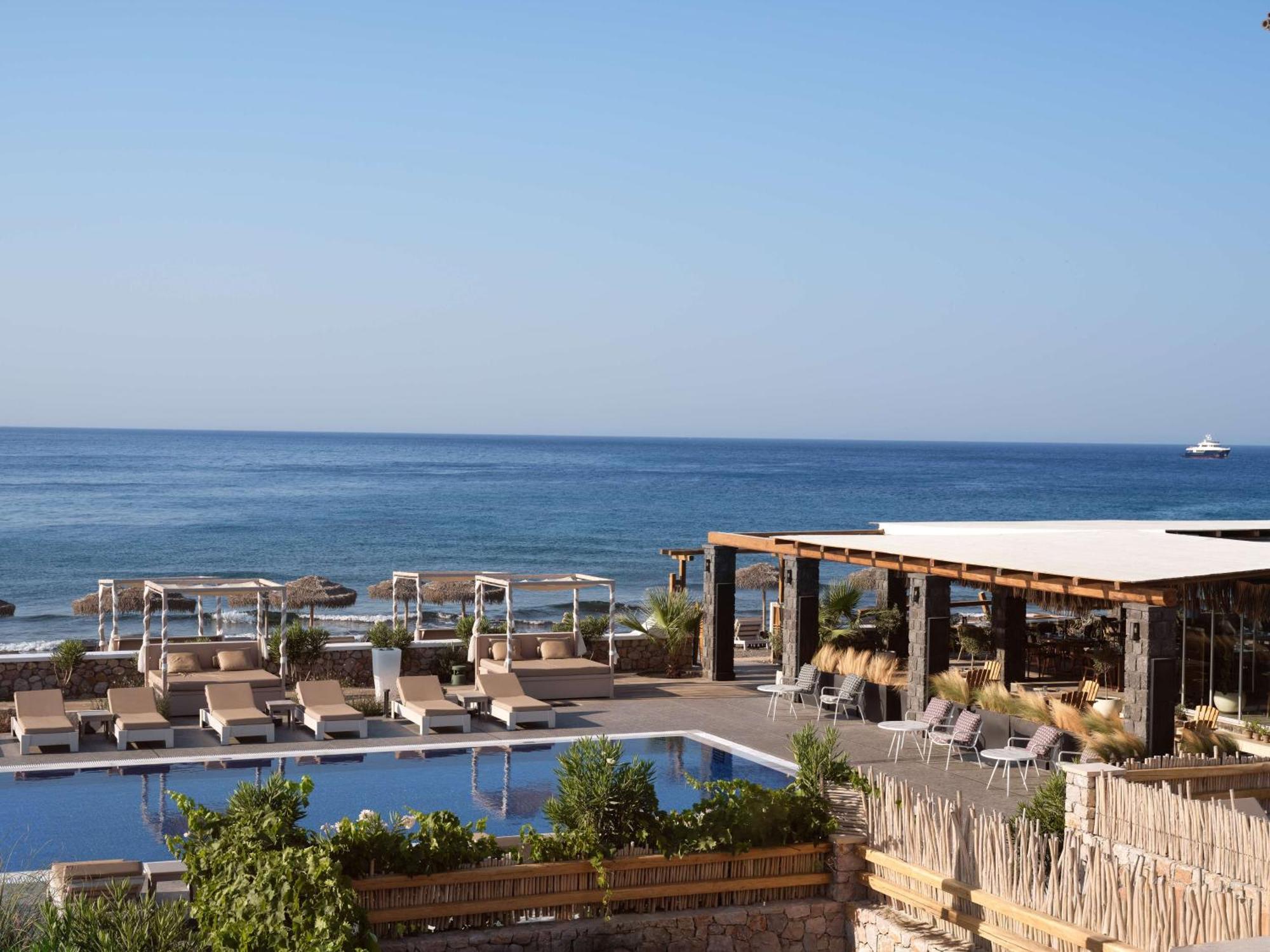 Sea Breeze Santorini Beach Resort, Curio By Hilton Agios Georgios  Esterno foto