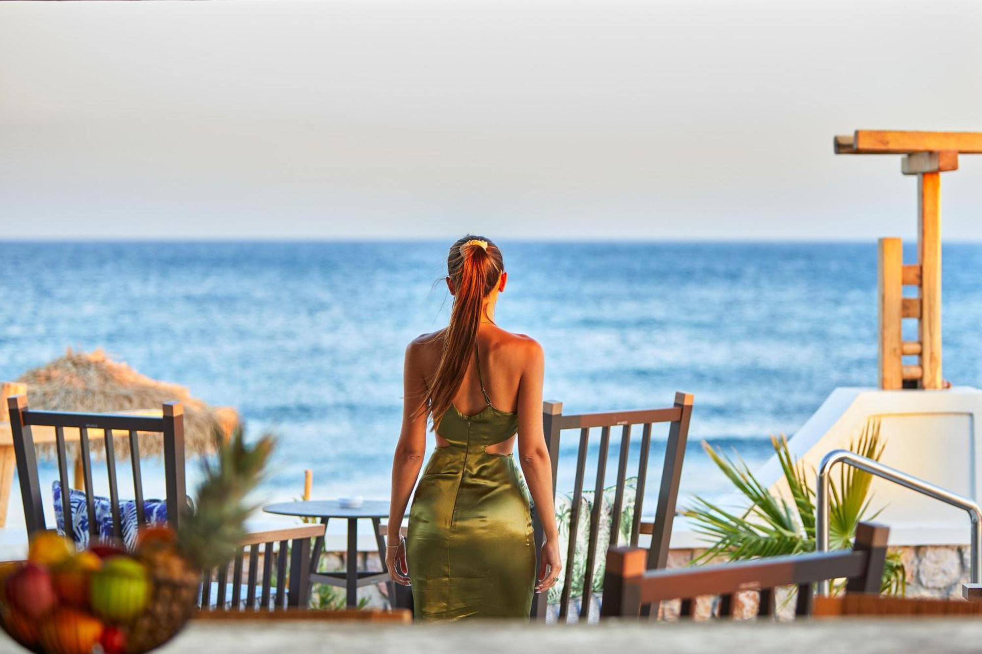 Sea Breeze Santorini Beach Resort, Curio By Hilton Agios Georgios  Esterno foto